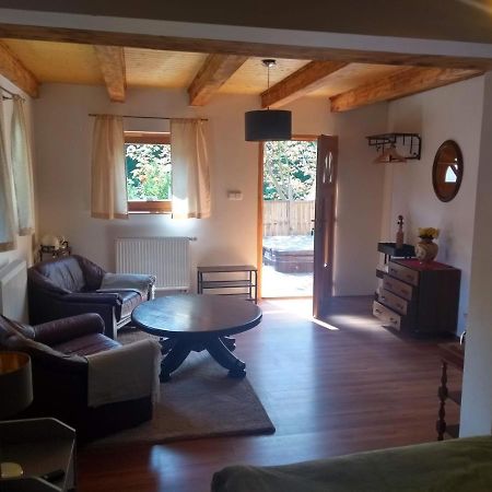 Stodola-Soukromy Apartman Pro Dva S Venkovni Virivkou Карлштейн Экстерьер фото