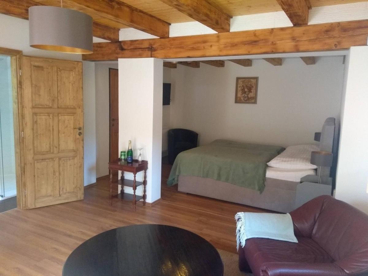 Stodola-Soukromy Apartman Pro Dva S Venkovni Virivkou Карлштейн Экстерьер фото