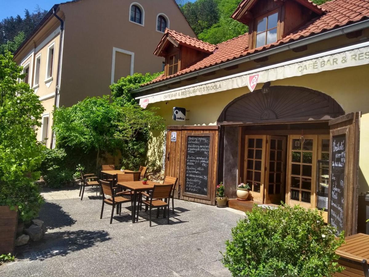Stodola-Soukromy Apartman Pro Dva S Venkovni Virivkou Карлштейн Экстерьер фото